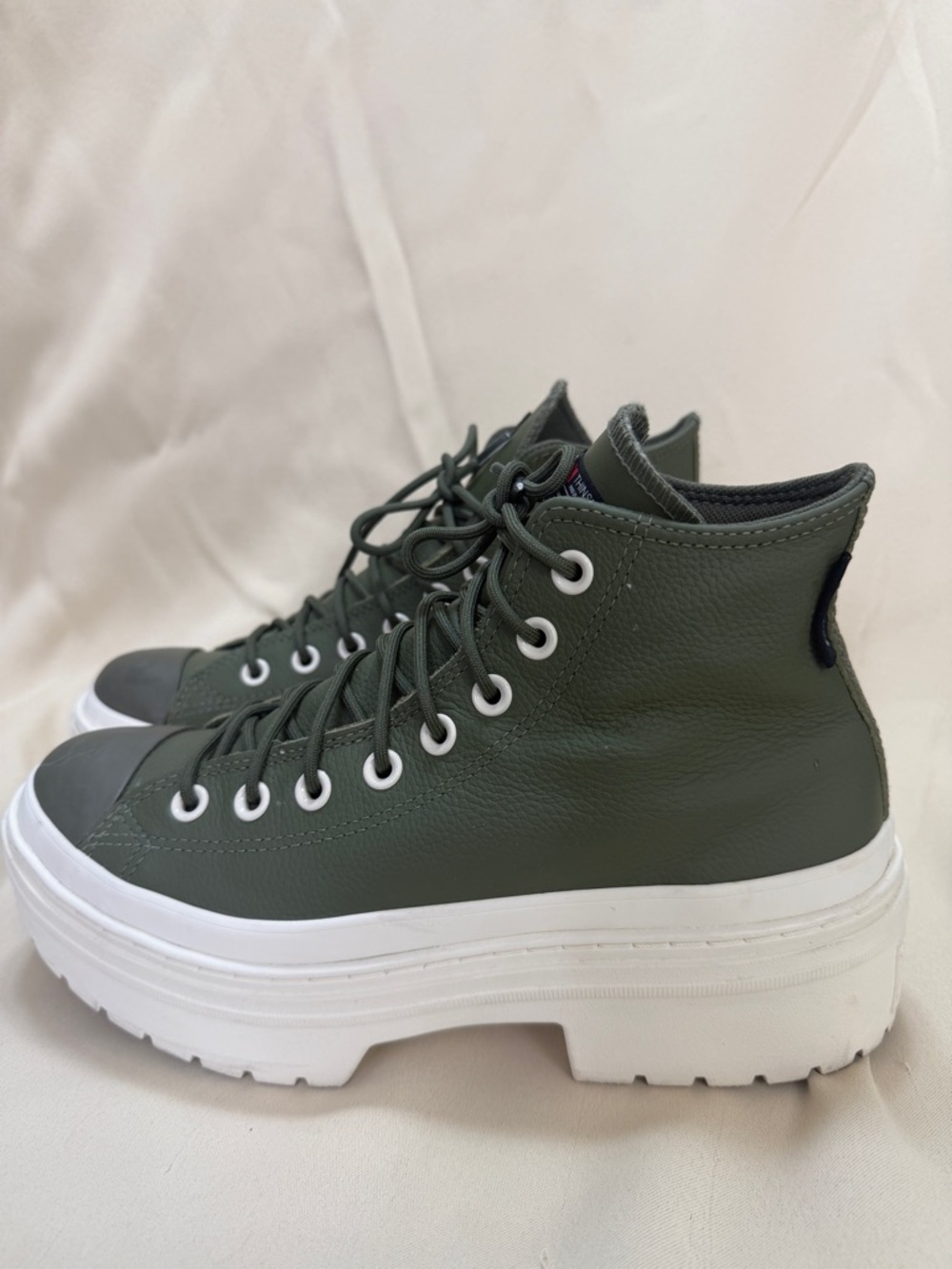 CONVERSE Lug Platform Hightops Womens 8.5 chuck all star